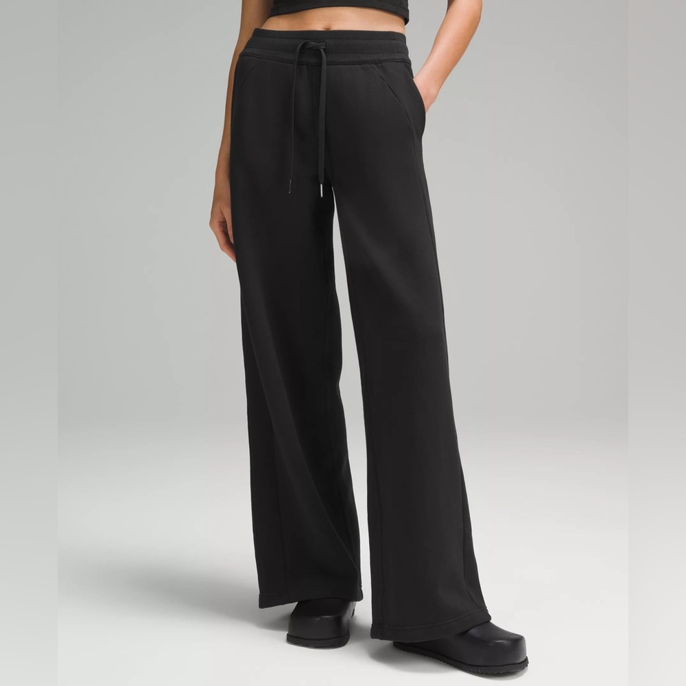 Lululemon Scuba mid rise sweatpants size 6